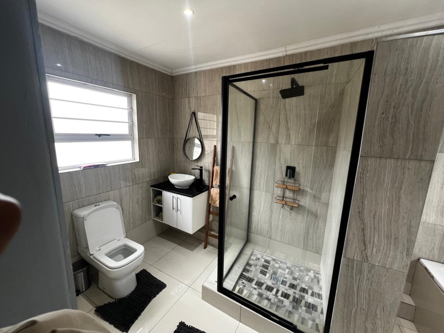 8 Bedroom Property for Sale in Abbotsford Eastern Cape